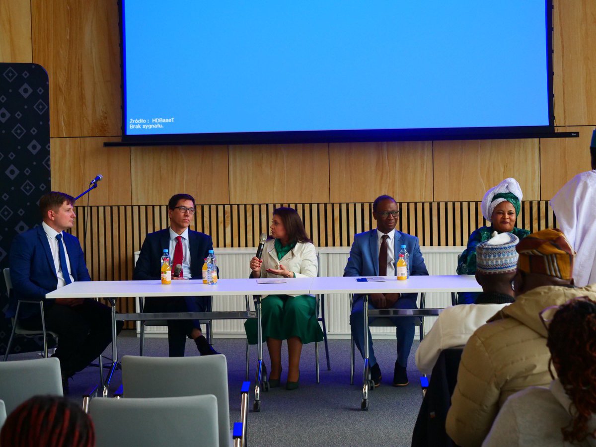 easyniyi's tweet photo. …one of the highlights was the significance of continuous dialogue between Nigeria and its diaspora and invited guest were representatives of the of the Government of Poland, diplomats and staff of the embassy of Nigeria, NIDOPoland, NGOs and Commercial Banks representatives https://t.co/SJUcW8hCYw