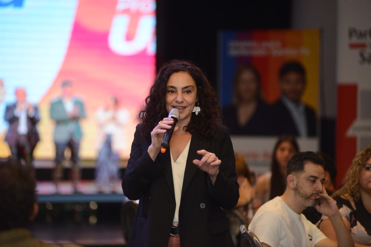 partidogenSF's tweet photo. "Porque creemos en la democracia, sostenemos  valores, y defendemos derechos adquiridos, contra la violencia institucional que ejerce el  presidente  de nuestra Argentina”
@monicacperalta 
#ElFuturoSeProduce
#ProvinciasUnidas
@GiselaScaglia @FabianFPeralta diputados nacionales https://t.co/5LLnxWRm4e