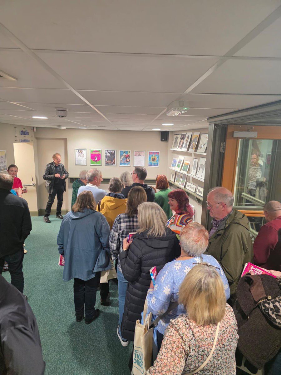 HelenLederer's tweet photo. Pocklington Arts centre goes large - love it 💗
🍋Not That I’m Bitter🍋 paperback with NEW chapters available
https://t.co/1pbNZ29NK2
@ERLibraries @johnnyianson @TheMirrorBooks #pocklington #comedy #book #books #memoir #standup #ntib https://t.co/Xt4YO623lH
