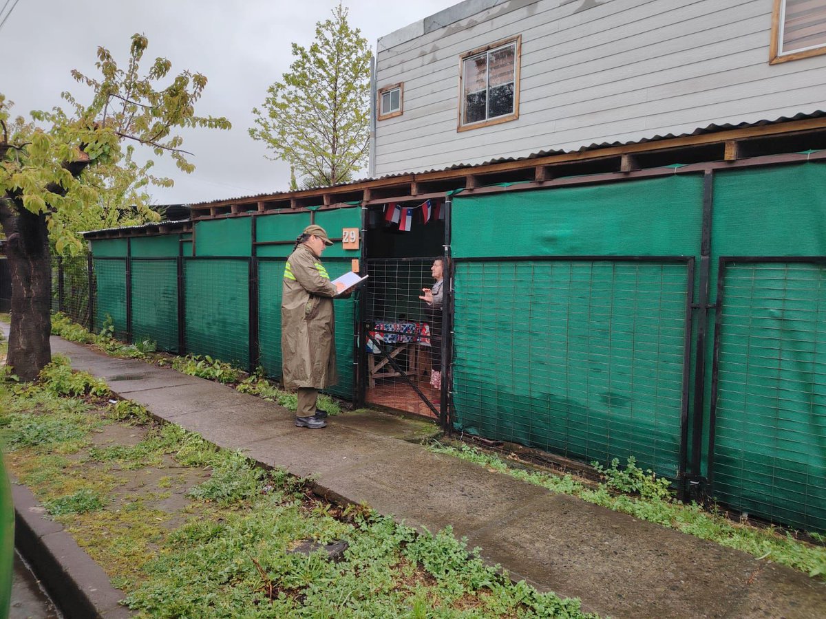 CarabNuble's tweet image. 🚨 Carabineros realiza controles y fiscalizaciones en #Portezuelo, #Recinto, #Pinto y #Tanilvoro, complementados con entrevistas a vecinos del sector, con el objetivo de fortalecer la seguridad y la prevención comunitaria.
#OrdenyPatria