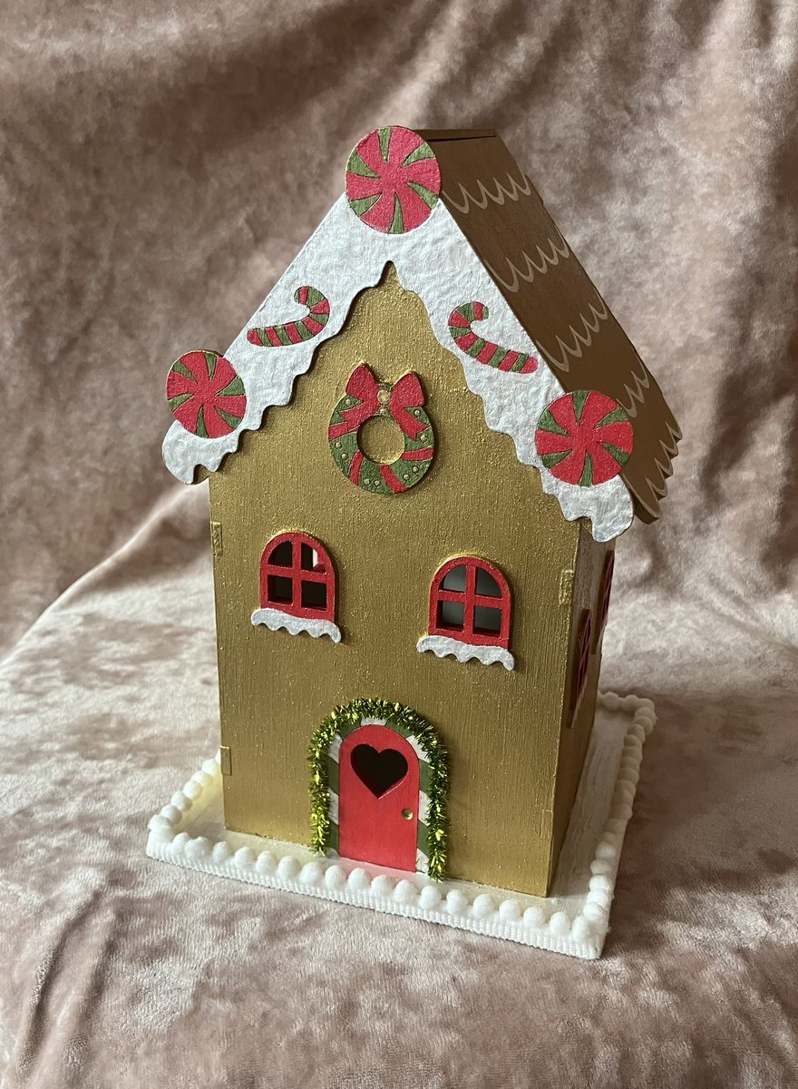 solotties's tweet image. lottiesolomonboxes.etsy.com/listing/438103… Christmas Gingerbread House Decoration (not food) Handcrafted with Metallic Gold and Decorated with Seasonal Embellishments. #etsy #Christmas #gingerbreadhouse