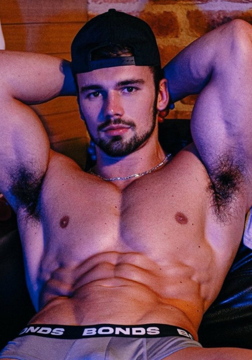 Str8jockbro's tweet photo. Don’t want to pay for something? Just lift your arms bros, fąġš will line up to serve and pay for you https://t.co/17P5SQdcEb