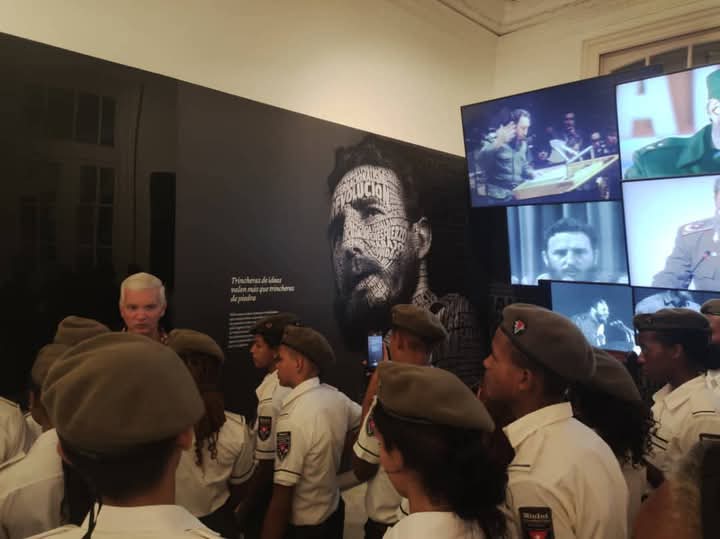 AlmasValientes_'s tweet photo. Preparación integral reciben los estudiantes del IPV "Hermanos Martínez Tamayo" 🏛️. Imágenes de la visita a dos centros de interés histórico 🇨🇺.

#Minint https://t.co/Fn8sSnRcaW