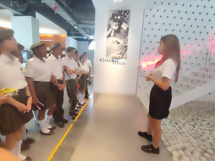 AlmasValientes_'s tweet photo. Preparación integral reciben los estudiantes del IPV "Hermanos Martínez Tamayo" 🏛️. Imágenes de la visita a dos centros de interés histórico 🇨🇺.

#Minint https://t.co/Fn8sSnRcaW
