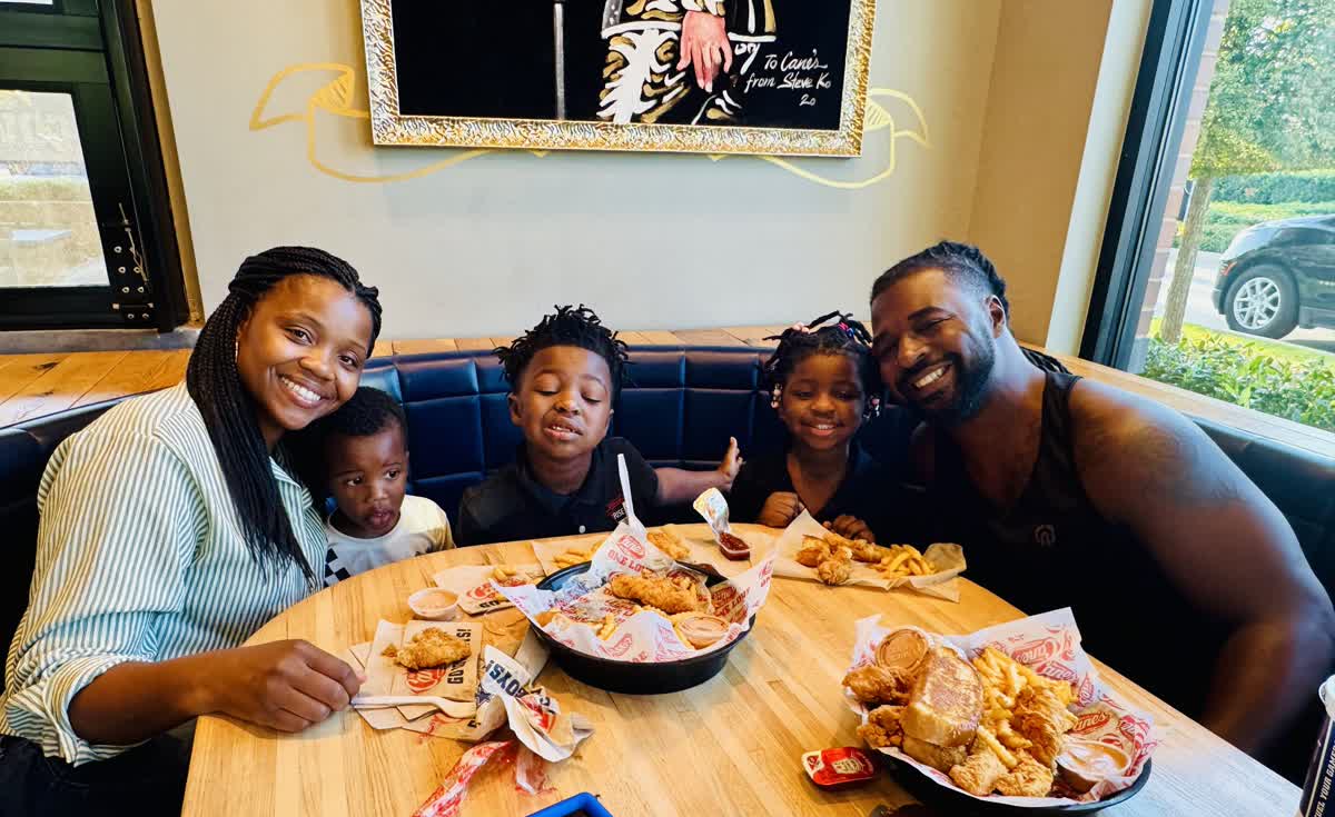 CHCPPTA's tweet image. 🍗✨ Thank you, Prep Family! Our 𝟭𝘀𝘁 𝗥𝗮𝗶𝘀𝗶𝗻𝗴 𝗖𝗮𝗻𝗲’𝘀 𝗦𝗽𝗶𝗿𝗶𝘁 𝗡𝗶𝗴𝗵𝘁 was a 𝗛𝗨𝗚𝗘 success 🙌 It was so good seeing our scholars enjoying Cane’s with their families.
📸 Drop a pic of you and your scholar enjoying your Raising Cane’s in the comments! ❤️🖤…