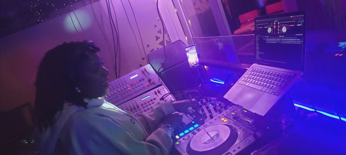 DjNali_'s tweet image. I am DJ Nali