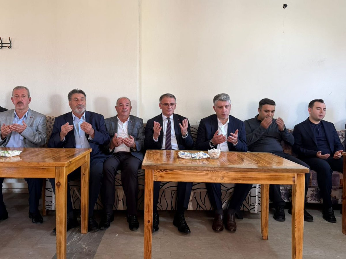 Valimiz Sn. Ozan Balcı, Van Büyükşehir Belediyesi Genel Sekreteri Sn. Ulaş Akhan’ın vefat eden kıymetli babası Şemsi Akhan'ın Muş’un Varto İlçesine bağlı Değerli Köyündeki taziyesine katılarak sabır ve başsağlığı dileklerini iletti.

<a href="/valiozanbalci75/">Ozan Balcı</a>