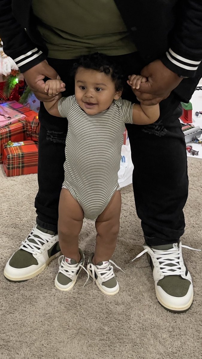 DJRockawayMusic's tweet photo. #STKids #Roman @snkr_twitr https://t.co/LPCPXhhmVk