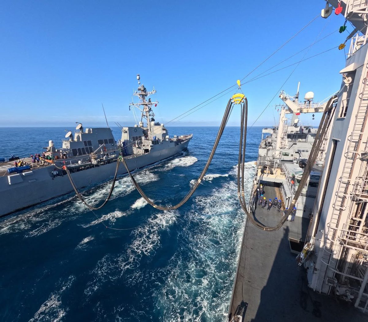 SA_Defensa's tweet photo. 📍Pacific Ocean
The @naval_peru's (🇵🇪) replenishment ship BAP Tacna (ARL-158) carried out a total of 39 refueling operations to a total of 40 vessels during her 100-day deployment for #RASEX2025 Part 2.
📸: @naval_peru https://t.co/AfolxCBMvT