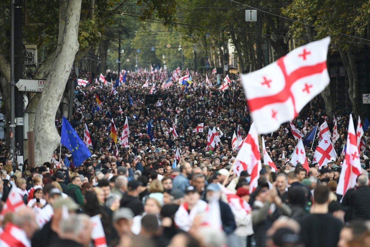Georgians are NOT giving up! Today in Tbilisi. 

It is time for European democrats to do more!

theguardian.com/commentisfree/…