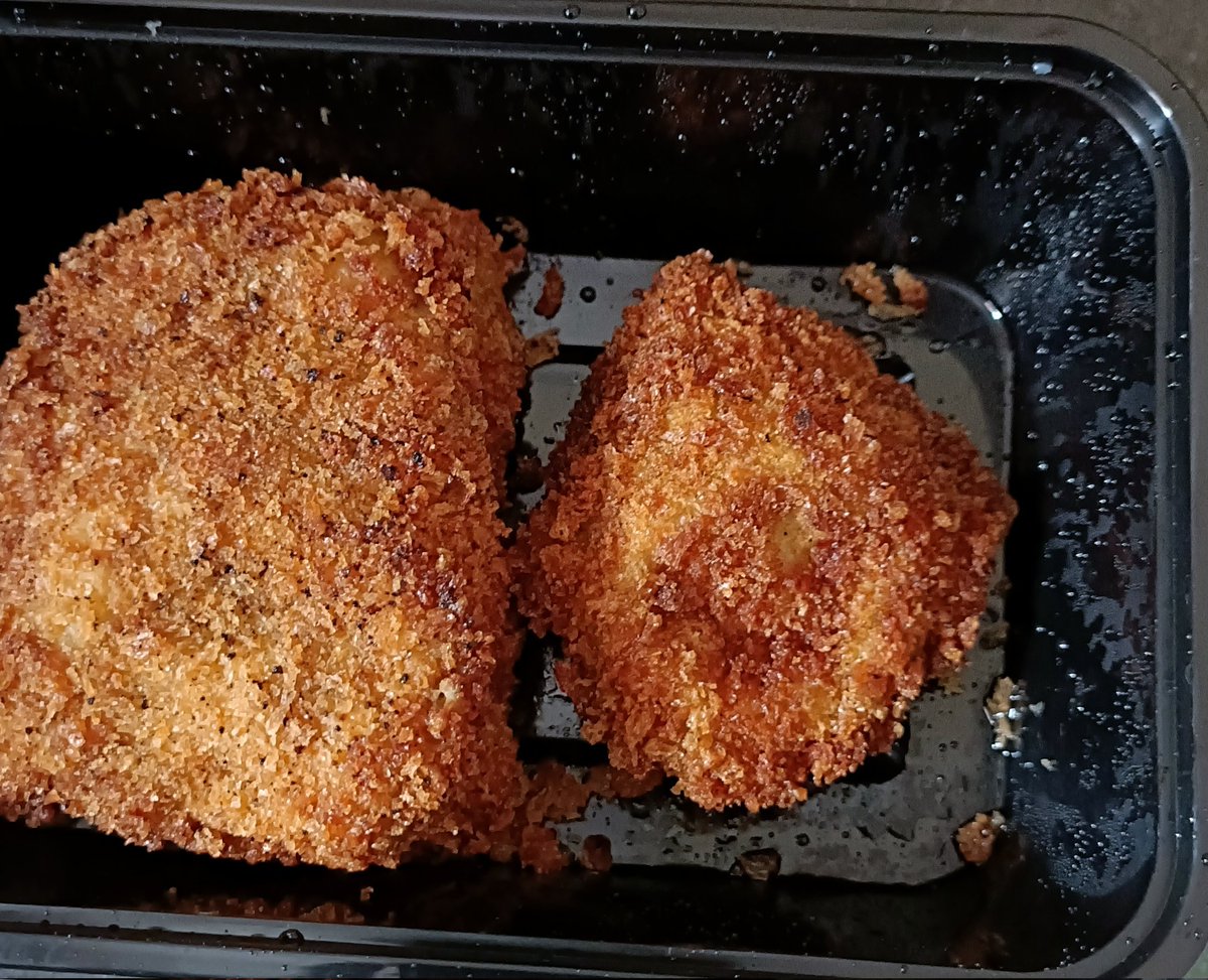 indro168's tweet photo. @zomato @zomatocare I have raised a ticket 117371463 with poor food quality there has been no resolution shared and your bot is saying the resolution is provided.
The quality of the is pathetic and stale food provided that the size of the portion was less. https://t.co/1nuxDyChGm