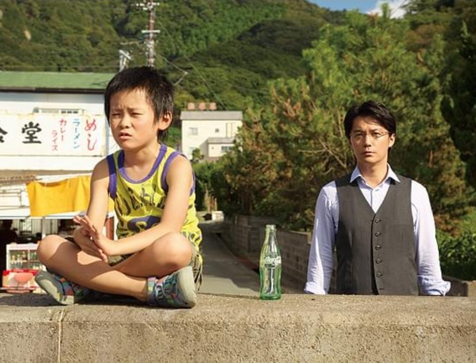 okinawansea's tweet photo. #真夏の方程式 で湯川から理科を教えてもらった少年。約15年たち現在21歳。是非とも「湯川の影響で立派な理系青年となり湯川を追いかけて帝都大理工学部物理学科へ合格、湯川の研究室へやってきて渡辺いっけいの助手の座を脅かす存在に」って感じの福山雅治と山﨑光くんの共演見たい。 https://t.co/yOh6qwr8jN