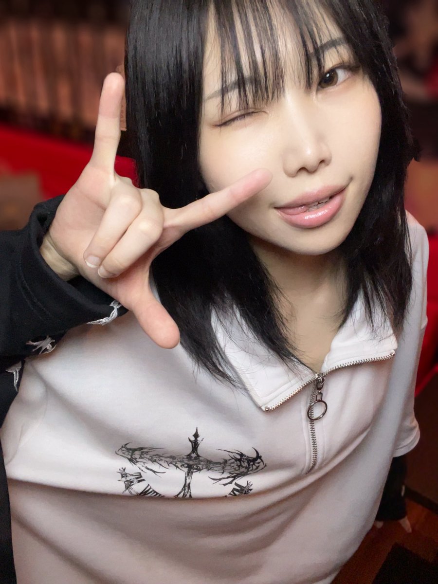 まこと赤坂見附退勤！
🥃＆お裾分け🍾ありがとうございました☺️
人に会えずに終わるかと思ったけど救世主様が現れて感激です😭
少しだけど愛紗さんともお話出来たから嬉しい🫶
また赤坂見附に現れるかもなのでその時はみんなよろしくね

次は明日5日 12-18(キャラコスDay)でお待ちしてます♪