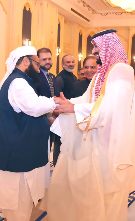 رئيس مجلس علماء باكستان
الشيخ "طاهر أشرفي": 

قبول "حماس" لخطة "ترامب" للسلام، نجاح كبير لجهود قائد السلام الأمير #محمد_بن_سلمان الذي صنع برؤيته الصائبة طريق المستقبل المشرق في الشرق الأوسط، عبر تأسيسه التحالف الدولي لحل الدولتين لمساندة ودعم قضية فلسطين