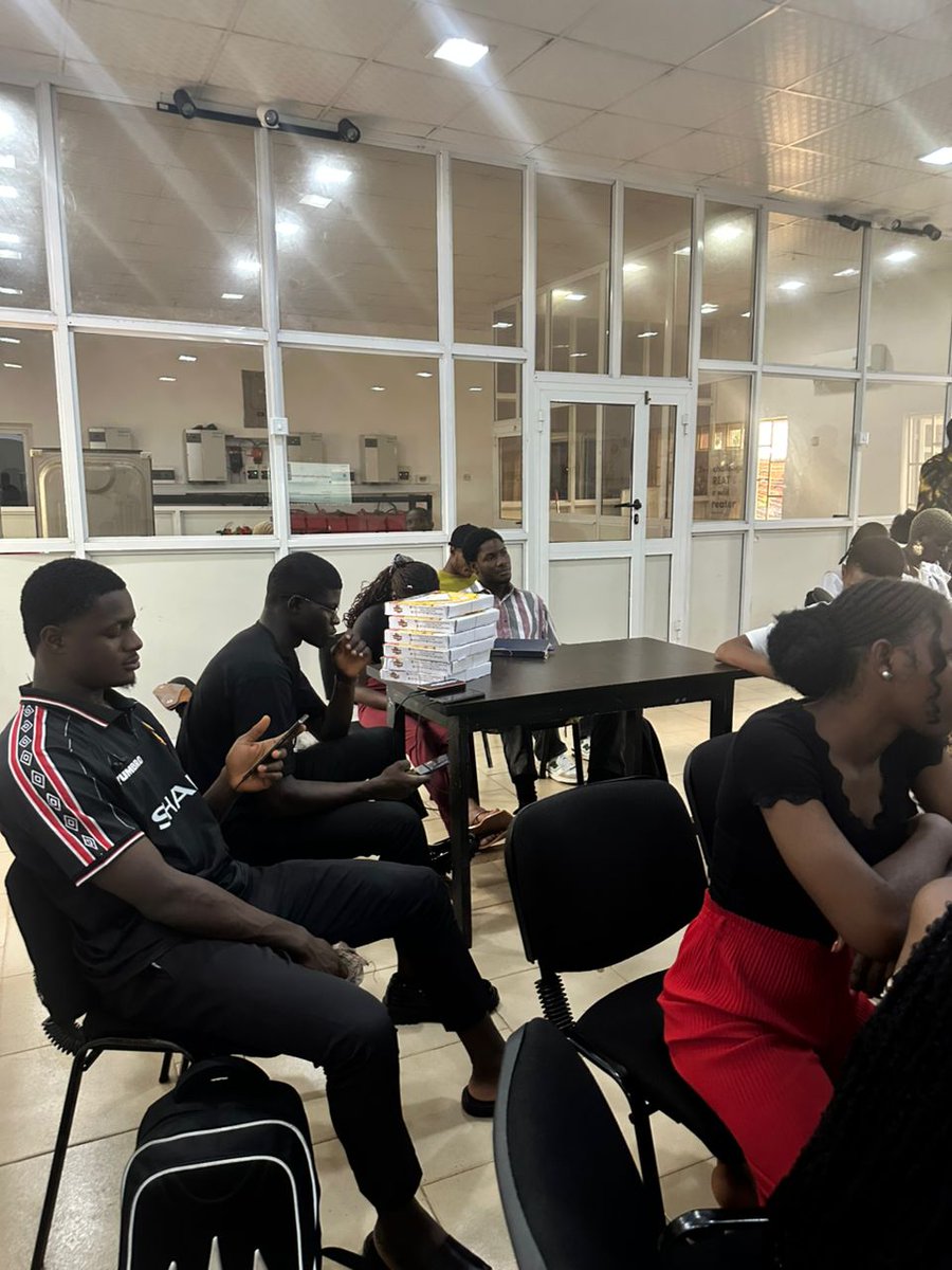 Ugochukwu200412's tweet image. Live at the  SAGA Block chain DEV meetup 

#Saga #SagaAfrica #DevMeetup.

@sagaxyz__
@sagaafrica_
@greezcollins_
@Kamtochukwu0