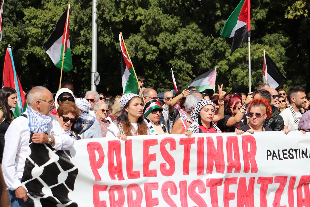 🇵🇸 «Gaurkoan oihu egin dugu palestinar erresistentziaren alde, horrek hartzen dituen forma guztietan; oihu egin dugu Palestina osoaren deskolonizazioa eta Israelgo entitate terroristaren desegitea mahaigaineratzeko, eta oihu egin dugu sionismoaren konplize ororen aurka»