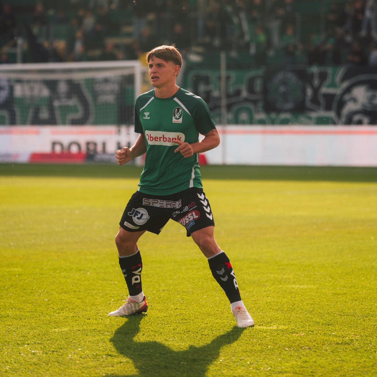 svried1912's tweet photo. Auf geht's schwarz-grรผne Jungs! ๐ค๐
#svried #seit1912 #desismeiverein #svrwsg
๐ธ: SVR / Steininger https://t.co/DU4htNVSJM