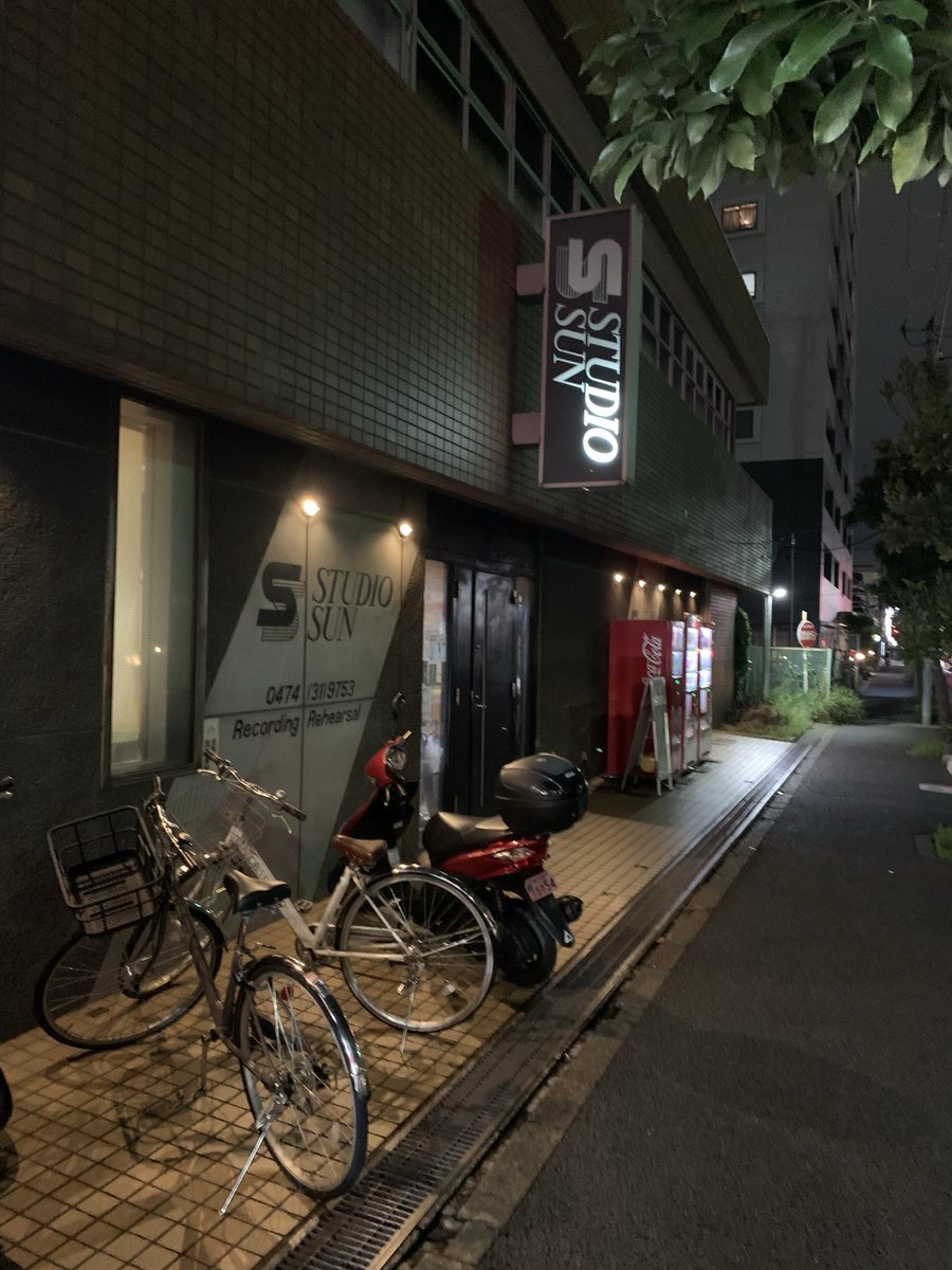 今日はスタジオ練習でした
やっとウクレレが身体に馴染んできた気がします
