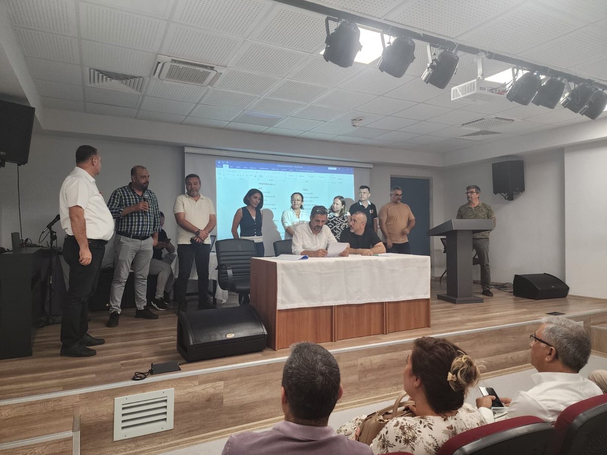 mtsoal_33's tweet photo. 2025-2026 Eğitim Öğretim yılı Olağan Seçimli Okul Aile Birliği Toplantısı velilerimizin katılımıyla yapıldı. Okul Aile Birliği eski başkanımız ve ekibine yaptıkları çalışmalardan ve okulumuza sağladıkları katkılardan için teşekkür eder, seçilen yönetime başarılar dileriz.
#mtsoal https://t.co/CsyVYZLOGL