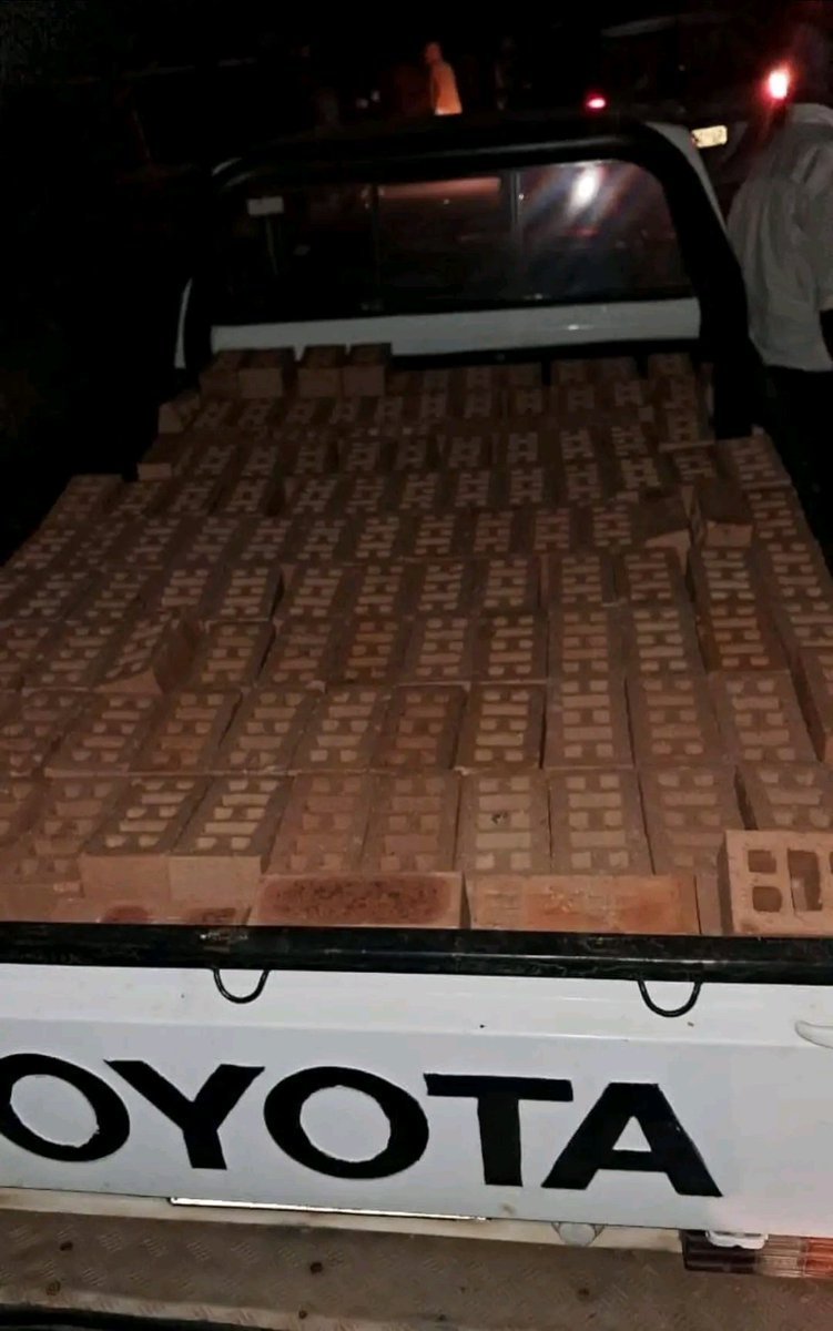 MDNnewss's tweet photo. Suspected brick thief apprehended in Bolobedu

A man was arrested in Mandela Park Village, Bolobedu, after being found with a bakkie loaded with stolen bricks intended for the construction of a community hall in Medingen. 

The suspect, en route to Bodupe village, was apprehended during load reduction at night. 

Community members alerted the police, leading to the swift arrest. 

The suspect is expected to appear in court on Monday.
