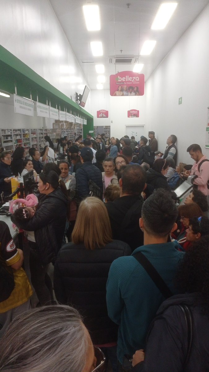 Que nefasto servicio de entrega de medicamentos implementó <a href="/Compensar_info/">Compensar</a> con <a href="/CruzVerdeCo/">Cruz Verde Colombia</a> en Chapinero. Una farmacia sin funcionar y el otro, este de la 42, full, tiempos de espera eternos, NEFASTO. <a href="/Supersalud/">Supersalud</a>