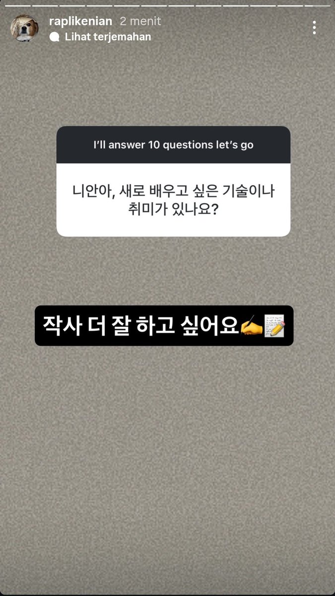 NIANBOHENG_INA's tweet photo. 👤: Nian, ada gak skill baru yang mau kamu pelajari? Apa kamu punya hobi?
🐈‍⬛: Aku mau lebih baik dalam menulis✍️📝

#니안보행 #니안 #NIANBOHENG #NIAN #年博恒 https://t.co/glq3KlK2qG