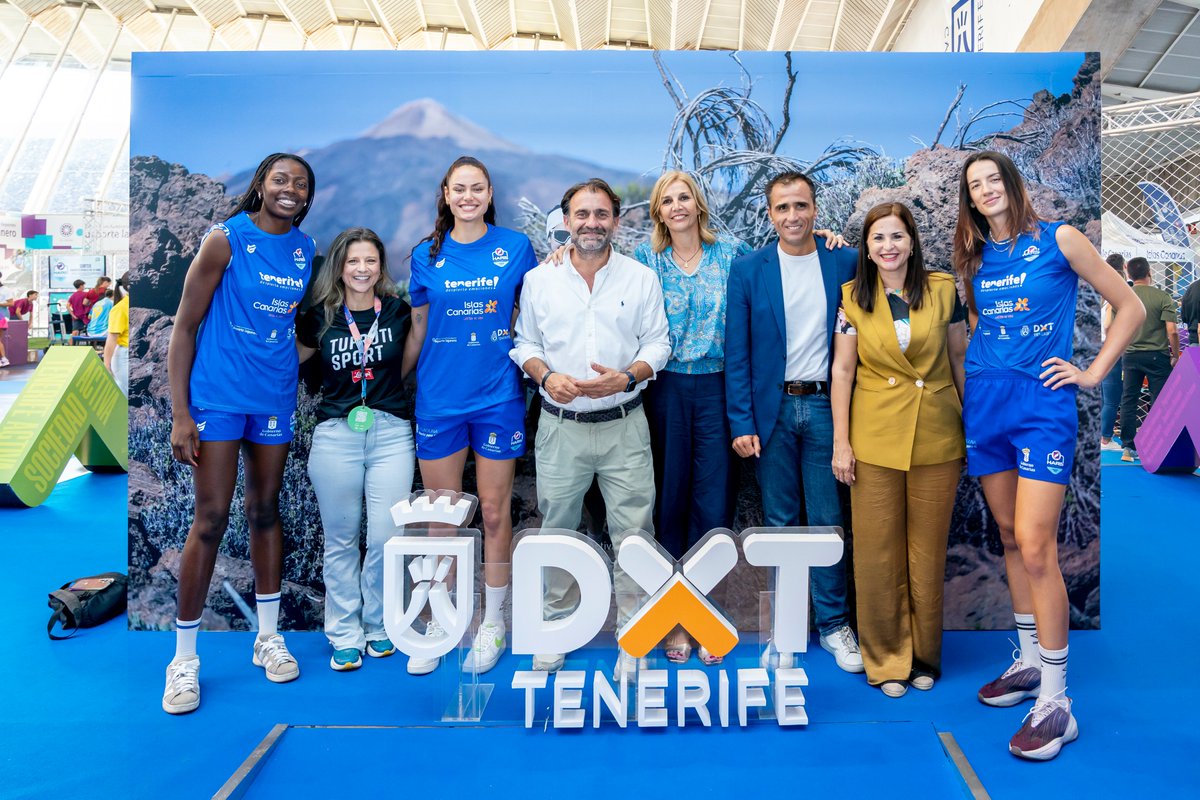 DXTenerife's tweet photo. El @CVHaris no ha faltado a la cita con #ExpoDeca y con el estand de @DXTenerife
👏👏👏 ¡Gracias por la visita!
👉 Y tú, ¿a qué esperas? 🔵 Ven este fin de semana y #ActivaTuVida
✅ Entrada libre
#TenerifeActiva https://t.co/5Mo5IB5iDk