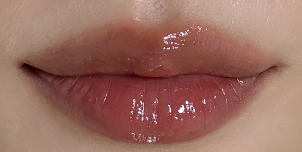 에이블리뷰티로부터 #제품제공 받은
네이밍 시에나 
약간의 탁기와 함께 차분하게 눌린 복숭아 🍑
물먹은 듯한 광택감이 넘넘 예쁨
