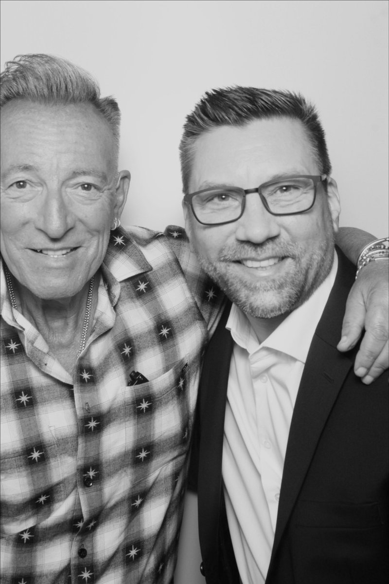 JimRotolo's tweet image. It’s been a fantastic week at work! These shots were taken at our @SIRIUSXM lobby photo booth.

#SiriusXM #WorkLife #Radio #springsteen #BehindTheScenes