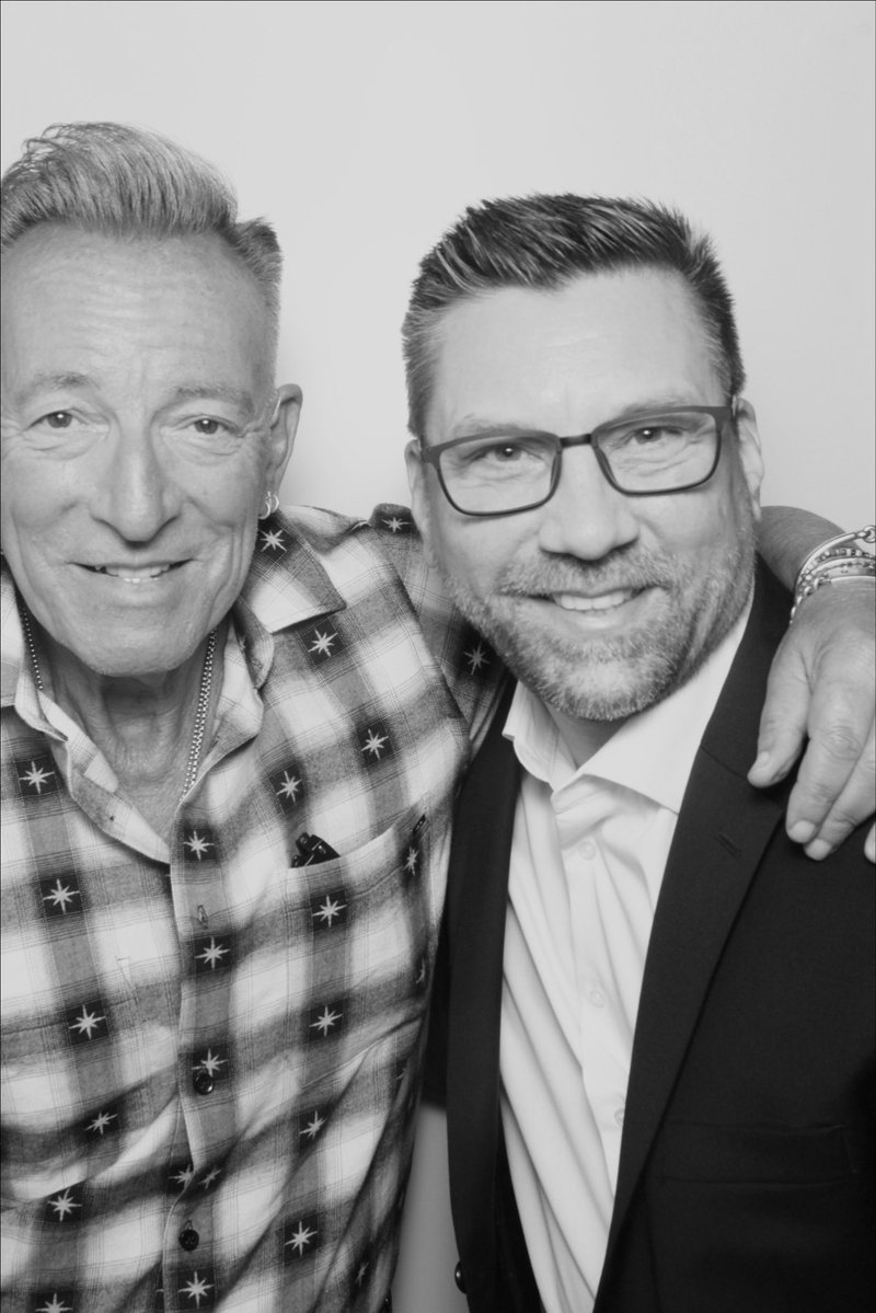 JimRotolo's tweet image. It’s been a fantastic week at work! These shots were taken at our @SIRIUSXM lobby photo booth.

#SiriusXM #WorkLife #Radio #springsteen #BehindTheScenes