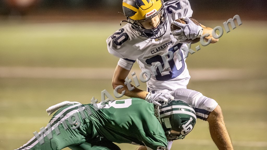 WrightActionPix's tweet photo. JV @ClarkstonWolves Football vs Lake Orion https://t.co/9F09RzwdN6<<<<more_photos #GoWolves #WrightActionPix sales go to #ClarkstonAthleticBoosters #ClarkstonWolves @JeffKosin @CTownAthletic https://t.co/domfqZAUGw