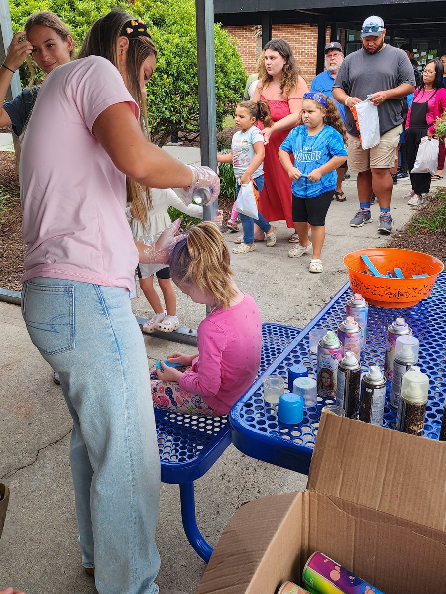 brunscoschools's tweet image. 🎃🍁 Union Elementary’s Fall Festival was a hit—games, candy, and awesome face painting! Big thanks to our staff, families &amp;amp; volunteers. 🏫💙

#BrunswickBuilt #UnionElementary #NCpublicschools