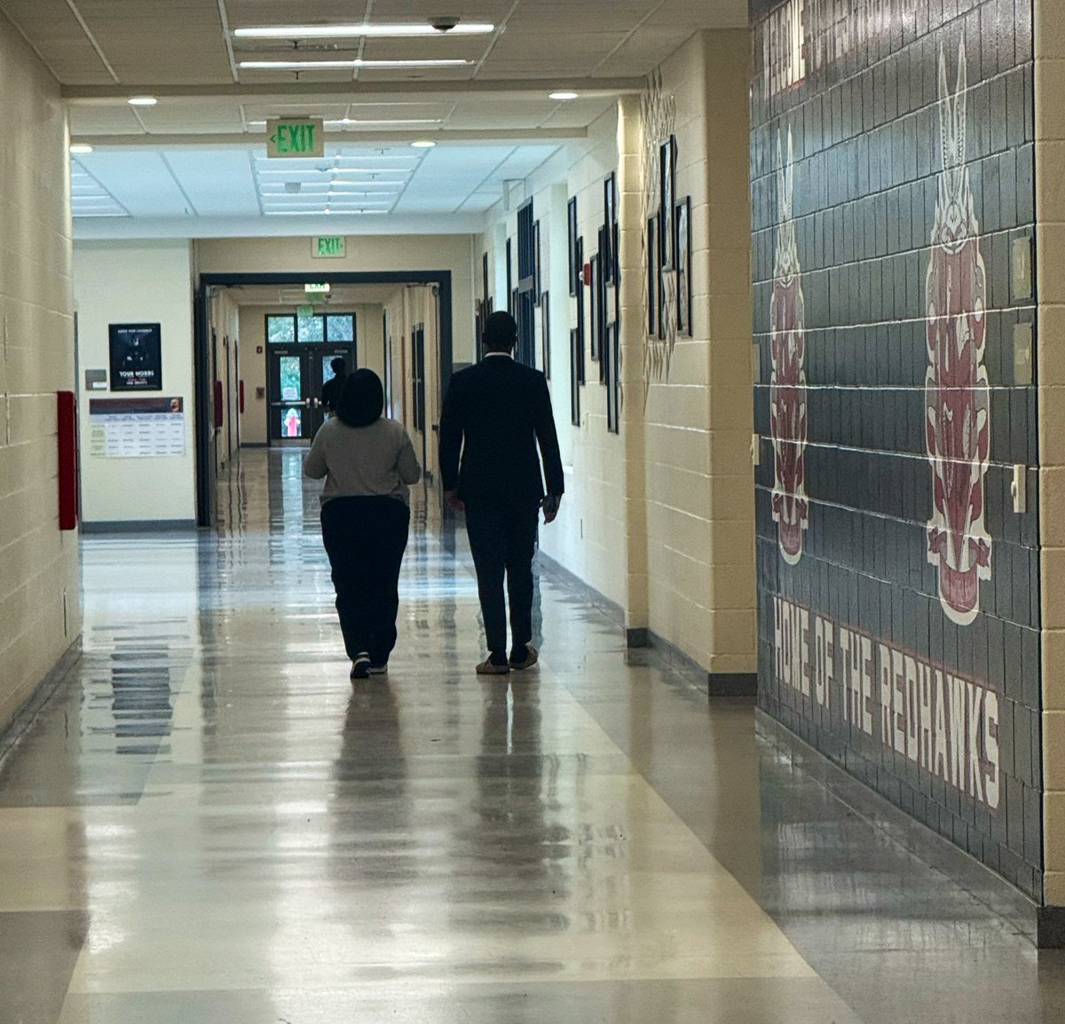 At the Castle, collaboration fuels #excellence and walks hand in hand with purpose. 

I captured this moment of Mr. Spann and Ms. Truss after school last week and instantly knew something great was brewing. 

Redhawk leaders. Walking in purpose. Leading with heart. Collaborating