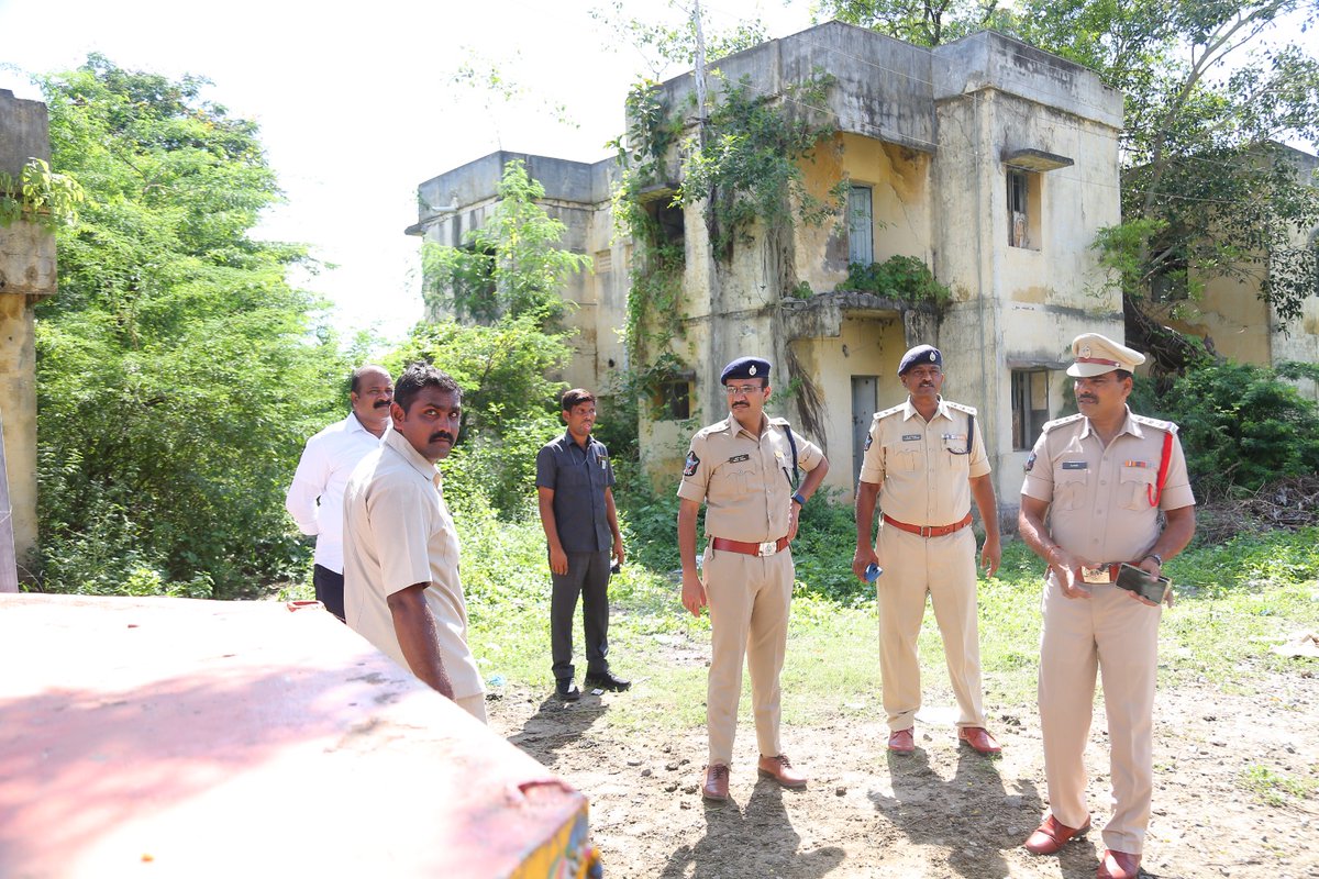 police_guntur's tweet image. // క్షేత్ర స్థాయిలో  ప్రజలకు మెరుగైన పోలీస్ సేవలు అందేలా చర్యలు తీసుకోండి.-- గుంటూరు జిల్లా ఎస్పీ శ్రీ వకుల్ జిందాల్ ఐపీఎస్ గారు,.//
@APPOLICE100 
@HomeMinisterAP 
@AndhraPradeshCM 
@APDeputyCMO 
#BetterPoliceServices
#PoliceReforms
#Accountability
#TransparencyInPolicing