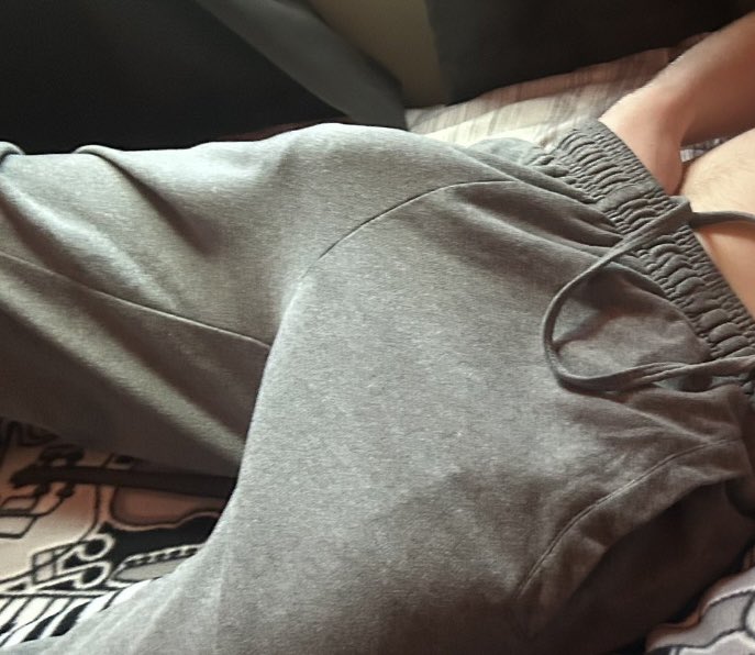 Jayconfuego's tweet photo. Good Morning The sun isn’t the only thing that rises 🤷🏻‍♂️ #horny #edging #bidick #bronx #nyc #morningwood https://t.co/6voT0VNEe4