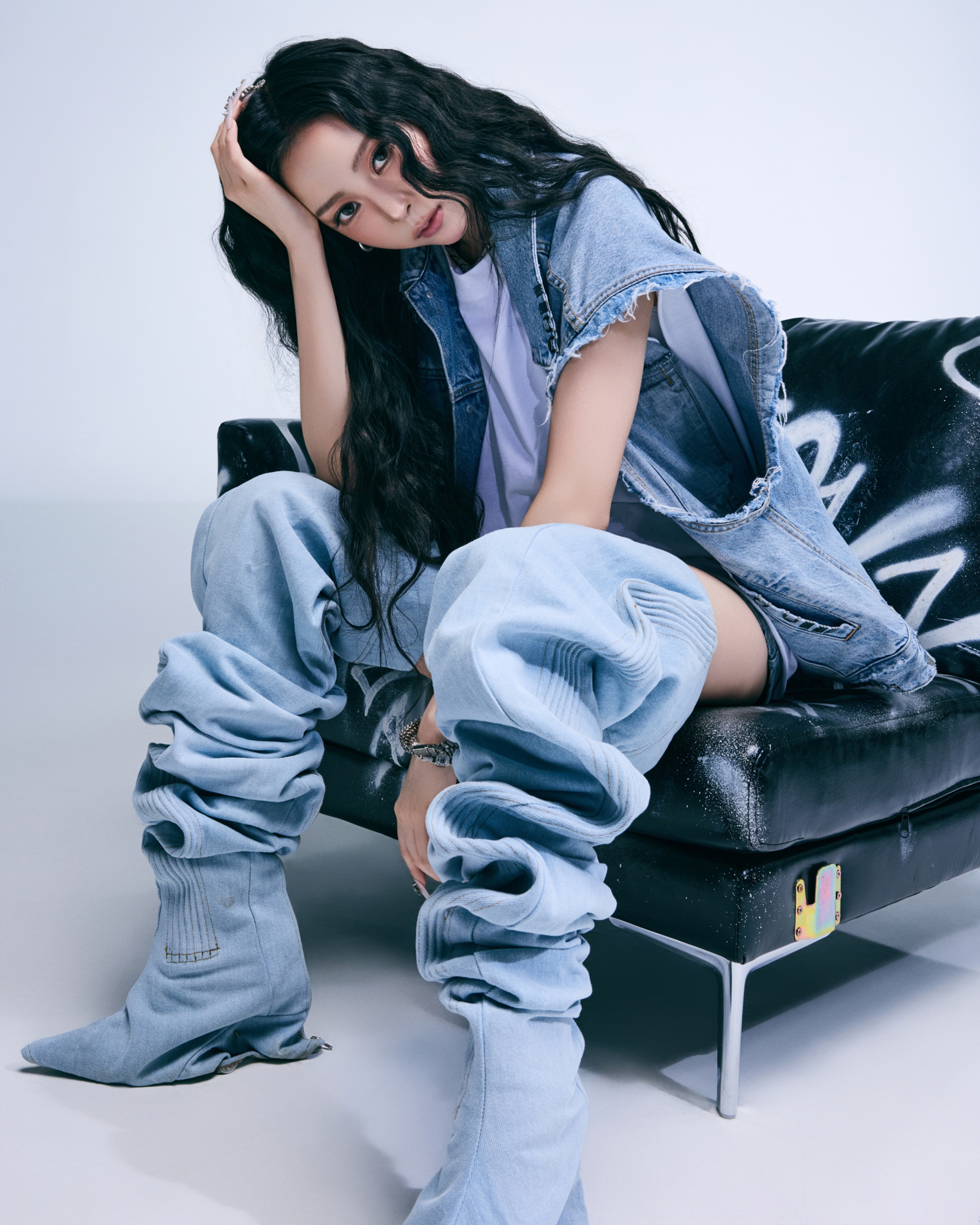 G2bKgMObgAIh9II?format=jpg&name=4096x4096