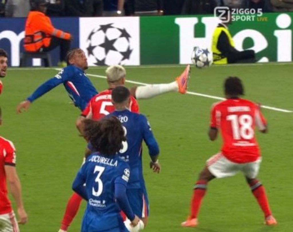 CFC_Dubois's tweet photo. One was a red card, one was nothing. https://t.co/sugFozZuuS