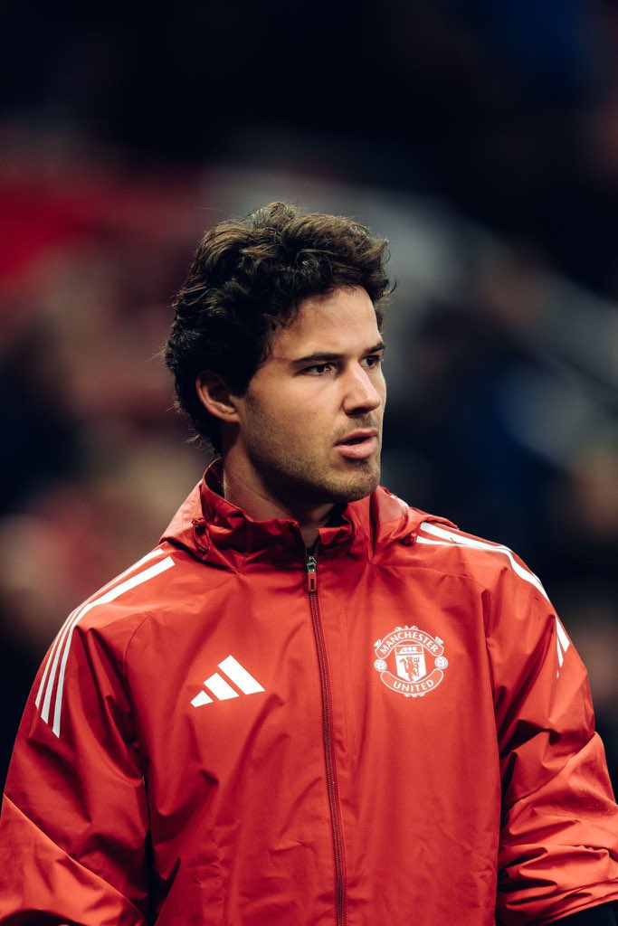 Lammens looks promising. He’s given us a bit of relief where Bayindir/Onana had been unreliable. He’s not yet proven world-class, but so far showed glimpses of what fans have been craving ✌️❤️