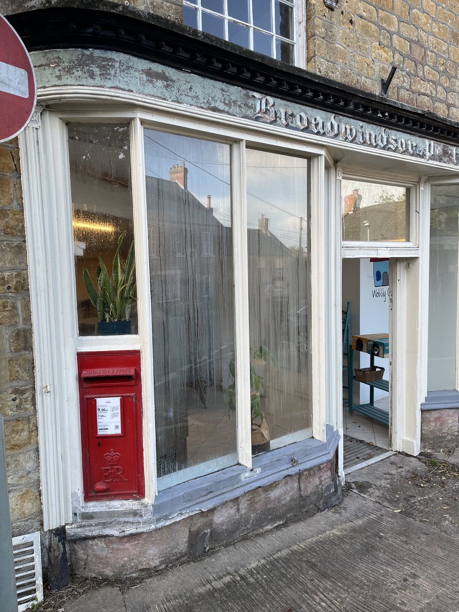 bunning_paul's tweet image. Today spotted in Broadwindsor #postboxsaturday