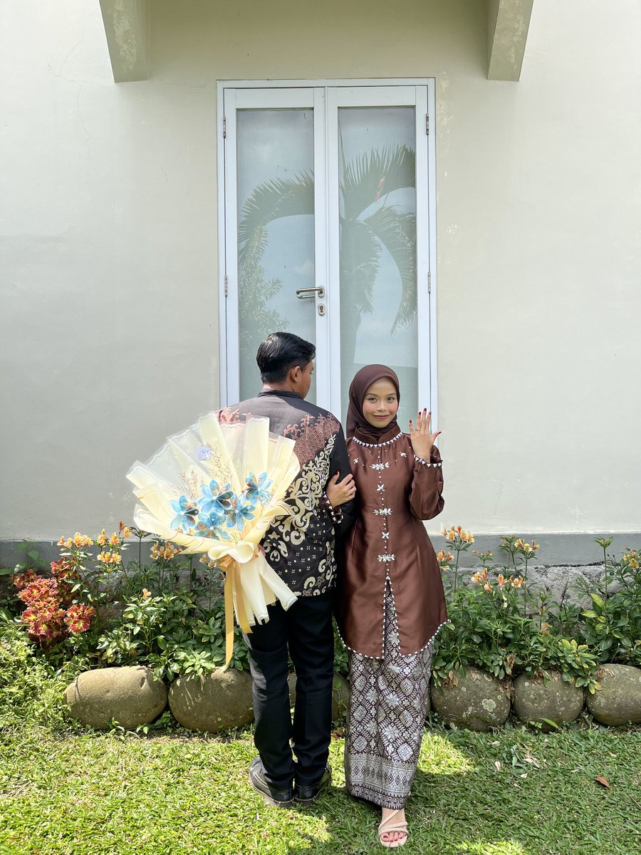 cacanttk_'s tweet photo. Saat pertama kali aku mengiyakan untuk dekat sama kamu, aku belum jatuh cinta hanya sekedar nyaman. Tapi, kamu laki laki gantle, baik, full effort, dan aku ngerasa "bisakah aku membuka hatiku lagi?" Finally, justru tanpa aku sadari aku jatuh cinta sejatuh-jatuhnya sama kamu🥹🫶 https://t.co/YrLhyMMPBv