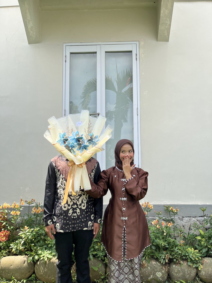 cacanttk_'s tweet photo. Saat pertama kali aku mengiyakan untuk dekat sama kamu, aku belum jatuh cinta hanya sekedar nyaman. Tapi, kamu laki laki gantle, baik, full effort, dan aku ngerasa "bisakah aku membuka hatiku lagi?" Finally, justru tanpa aku sadari aku jatuh cinta sejatuh-jatuhnya sama kamu🥹🫶 https://t.co/YrLhyMMPBv