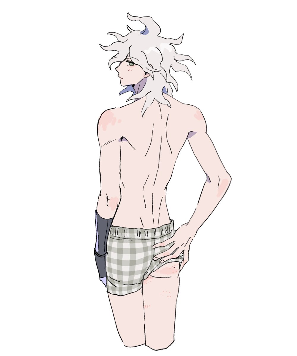 If Chiaki gets to have a mole on her boob, then Komaeda deserves to have one on his butt