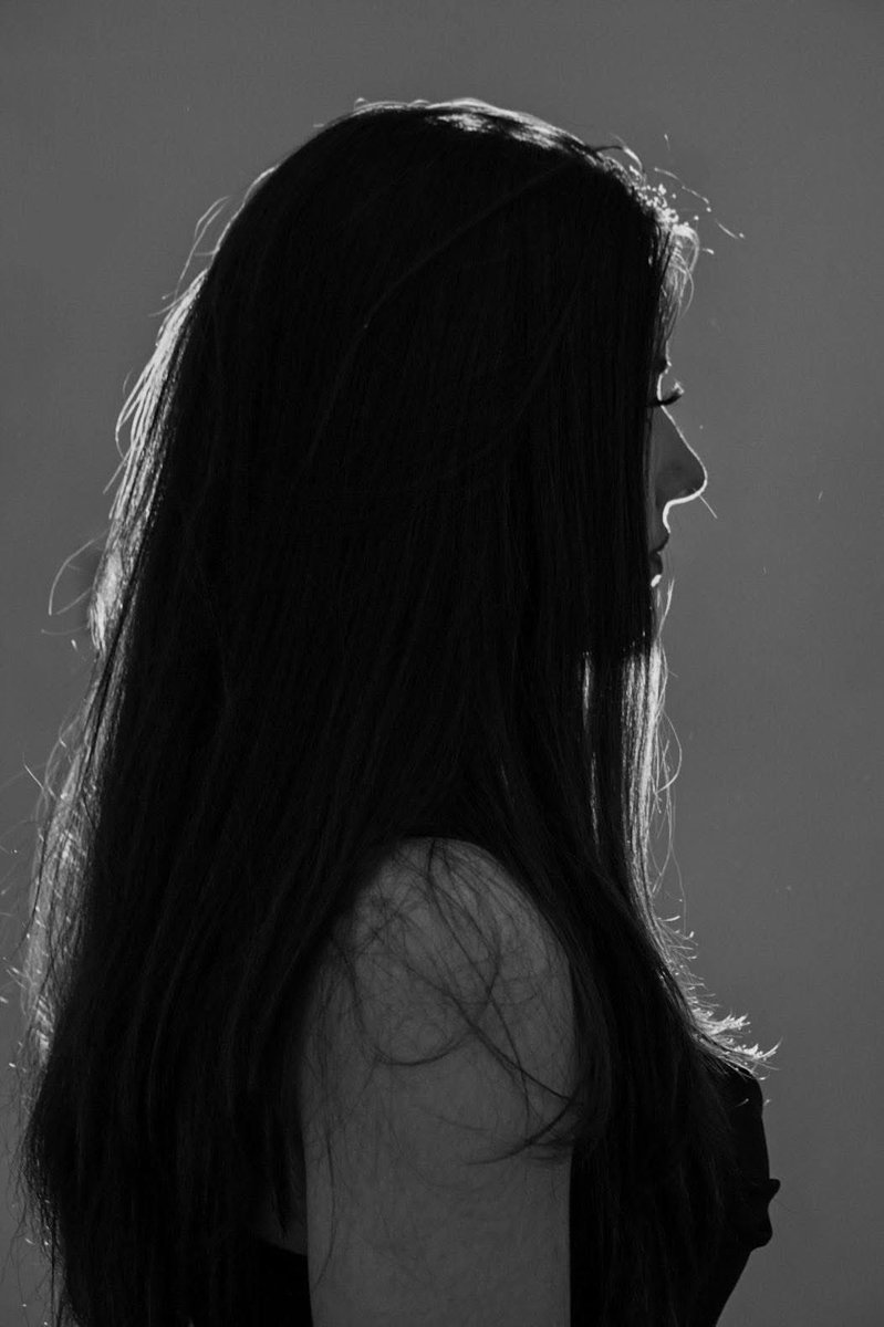 Bazı insanlardan neden soğuduğumu veya uzaklaştığımı hiç bulamıyordum. 

Sonra şöyle enine boyuna bir düşündüm. 

Meğer insan ruhunun ışığını söndüren insanlara ne yapsa tekrar ısınamıyormuş.🖤