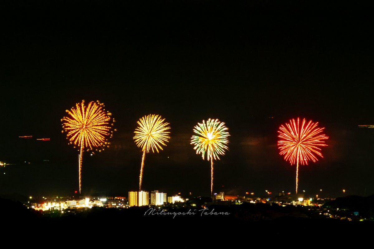 t_informations's tweet image. 夜空に広がる虹色のスターマイン🌈✨
#田辺花火大会 、色彩のグラデーションが本当に美しかったです。

📍 和歌山県田辺市
📷 Sony α900 + 75-300mm

#花火大会 #田辺市 #和歌山 #夏の思い出 #スターマイン #虹色花火 #花火撮影 #夜景写真 #fireworksphotography   #花火好きな人と繋がりたい