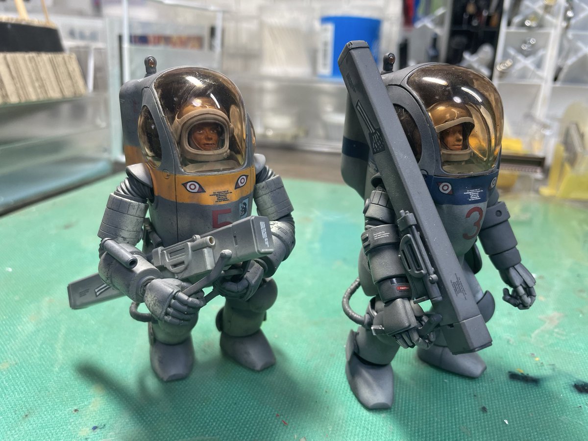 puruponta's tweet photo. 改造ポイント
ボディをサイドウィンドウ下で絞り肩幅詰め。
二の腕を1/3カット。その分手首で延長。
指に1mmアルミ線を通してより握った感じに。

#マシーネンクリーガー
#wave
#アイスムジーク
#SF3D https://t.co/nKaoVFewul