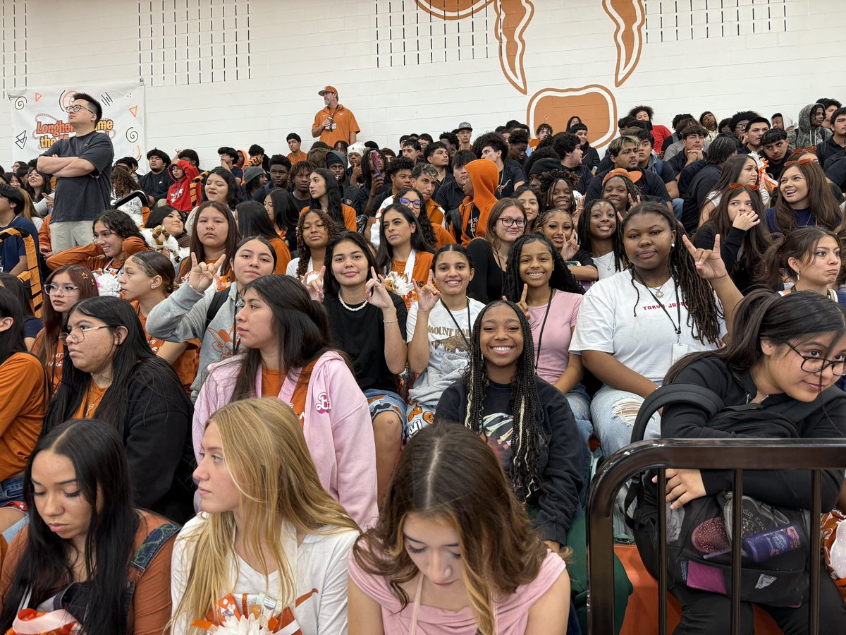 Homecoming 2025 🧡🏀🤘
