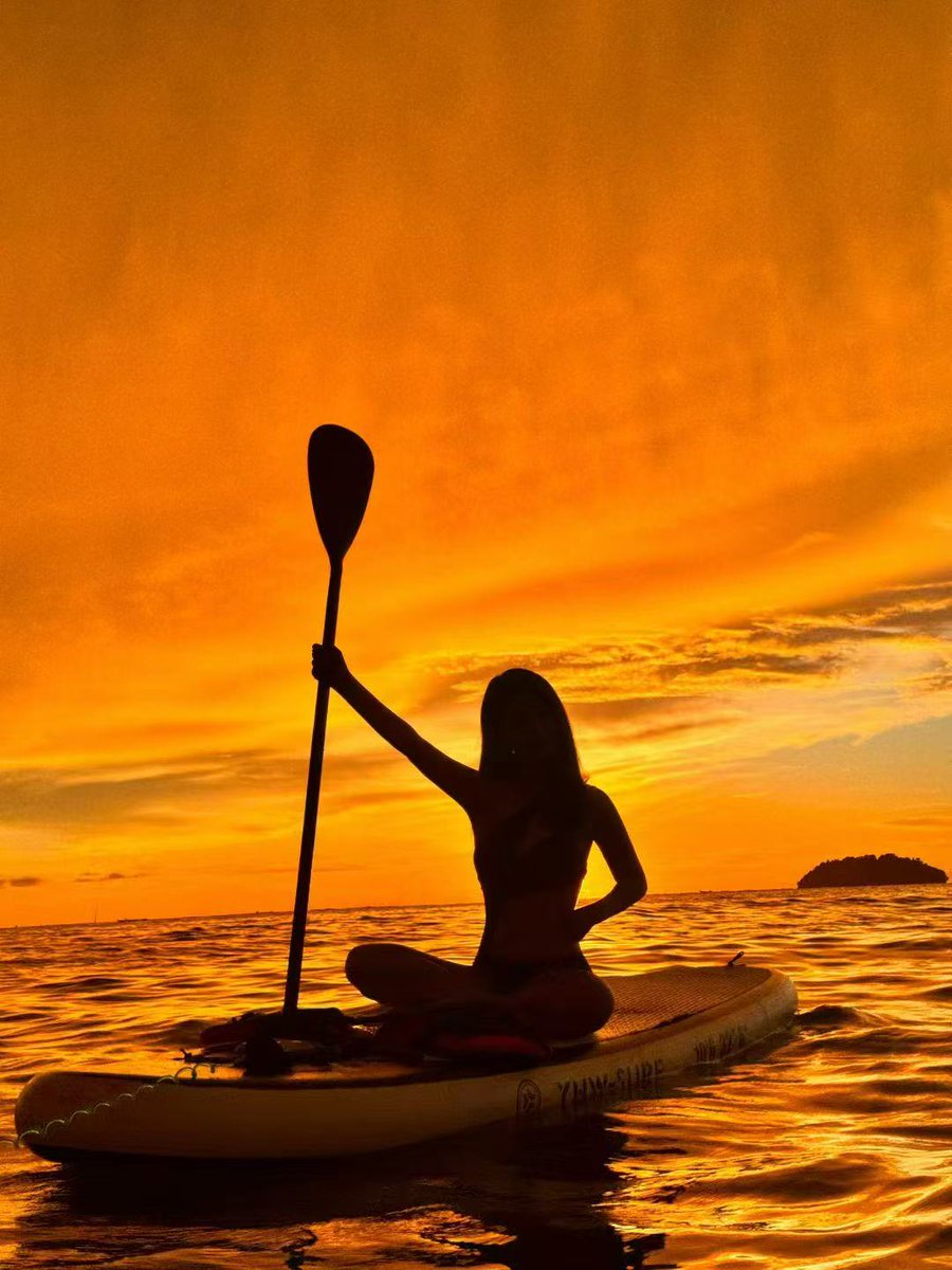 ailuqiao123's tweet image. In the whisper of dusk and waves, take the paddle as a pen and write a free verse of your own on the sea.
#SunsetVibes #PaddleBoardingAdventures #SeaSoul
