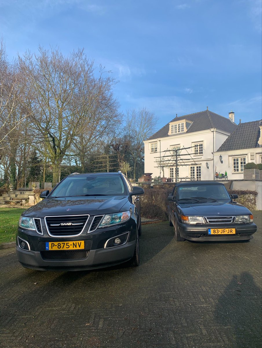 Number 2 in my top 5 so far since the start of SAAB meets SAAB. We have a 9-4x from 2011. What you notice is the huge difference in size. The 9-4 is quite rare in the Netherlands since there are only 31 registrated in the Netherlands