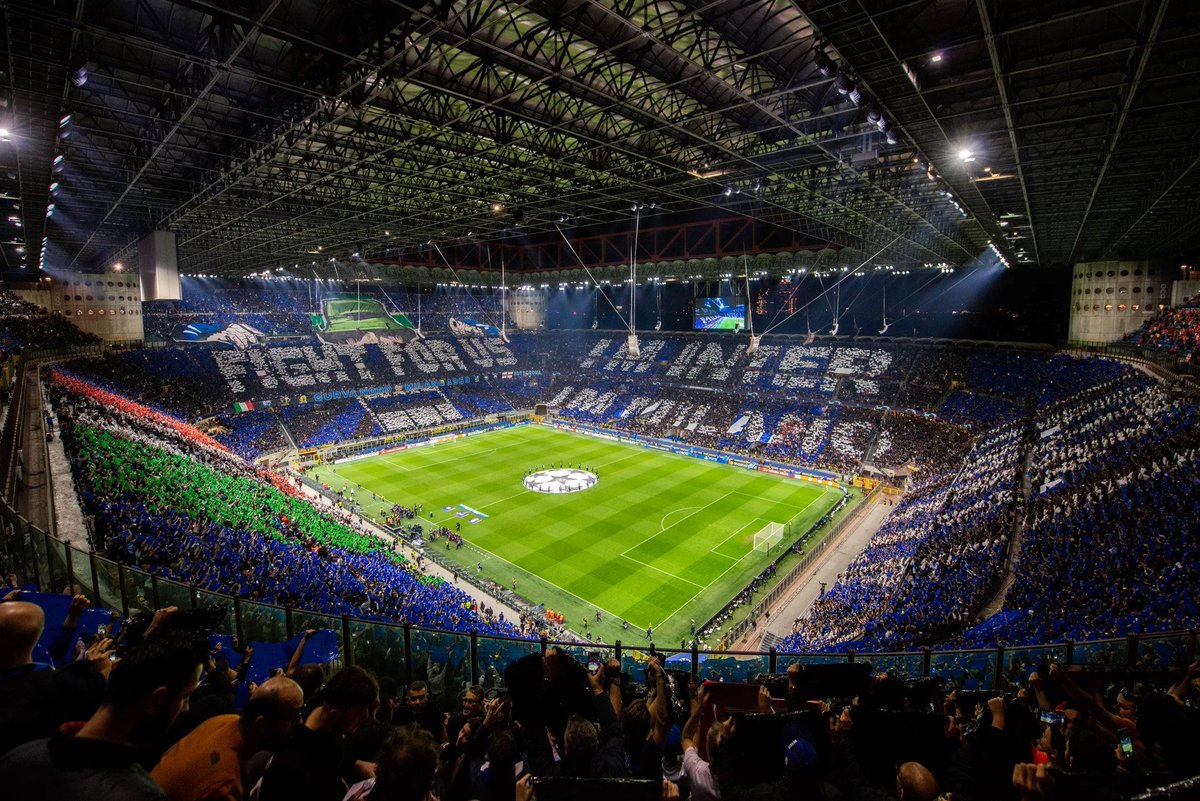 La Questura di Milano, qui est le bureau provincial de la police italienne à Milan, a approuvé l'utilisation de drapeaux et de banderoles dans le Secondo Anello Verde au Giuseppe Meazza, la section de la Curva Nord 

Cela signifie que les ultras devraient faire leur RETOUR au