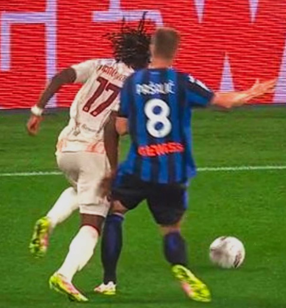 Indovinate a chi lo hanno tolto e a chi lo hanno dato
<a href="/AIA_it/">A.I.A.</a> sempre più vergognosi 🤮 #LazioTorino